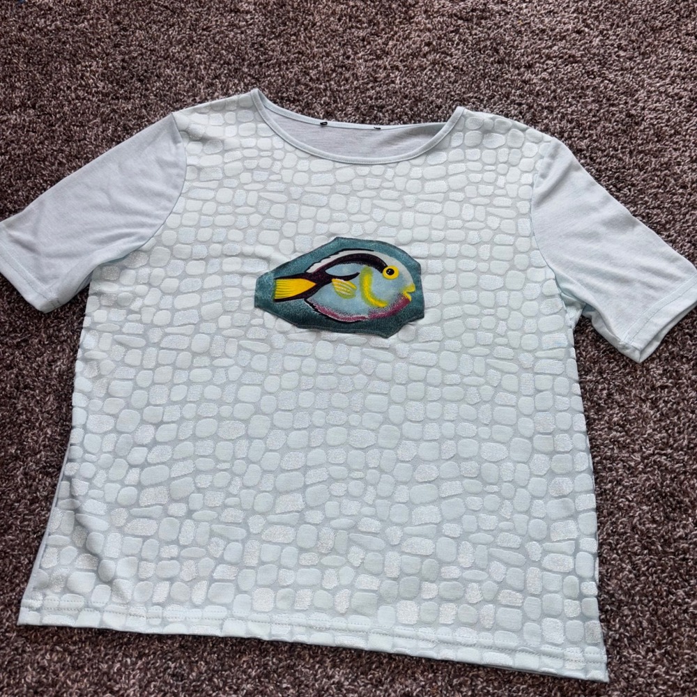 Upcycled One of a kind Whimsical Blue Fish Patch Embellished Short Baby Tee L - Picture 5 of 5